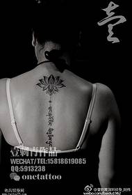 patrún tattoo Lotus ar an dromlach