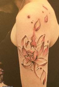 Pola tattoo lotus warna