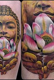 Buddha drží lotus tetování vzor
