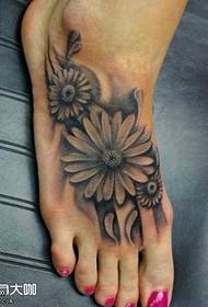 Хризантема за крака модел на татуировка