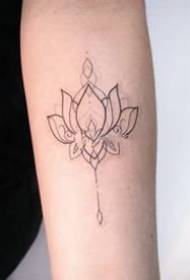 Patrón de tatuaxe de liña de loto simple e elegante