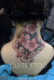 Ukugubungela ipateni yecandelo lokuzalwa le tattoo