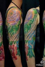 Rankos gražus gėlių rankos bijūnų tatuiruotės modelis