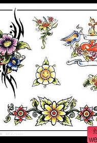 Diversi mudelli di tatuaggi di fiori totem