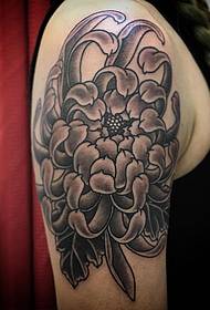 ຮູບແບບ tattoo chrysanthemum ແຂນໃຫຍ່