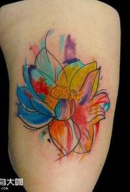 Модел за тетоважа на лотос во боја на половината