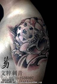 Классикалық тибеттік лотос татуировкасы