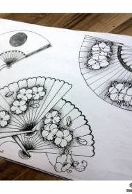 Рукопис укусу вишневого цвіту жало геометричного малюнка татуювання