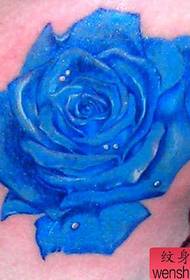 Modré ruže tetovanie vzor