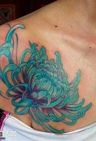 Tatuering mönstret grön krysantemum bröstkorg
