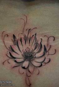 Modello tatuaggio loto dall'aspetto vita