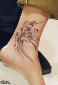 Tattoodị anụnụ anụnụ na-egosipụta egbugbu n’apata n’apata