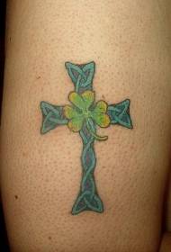 Croix celtique noeud vert avec motif de tatouage de trèfle