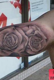 Lengan populer pola tato mawar abu-abu hitam yang indah