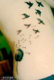 Éan dandelion Waist ag eitilt patrún tattoo álainn