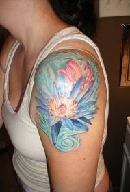 Modello di tatuaggio di loto pallido color acqua spalla femminile