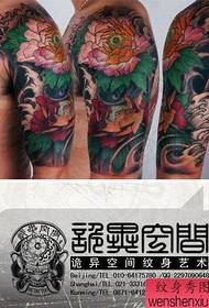 Tsuas zoo nkauj peony tattoo qauv ntawm caj npab