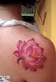 Modello di tatuaggio di loto personalità spalla