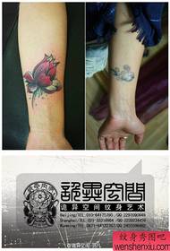 Brazo popular fermoso patrón de tatuaxe de loto