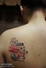 Modello tatuaggio loto posteriore