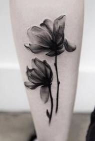 تصویر خال کوبی گل لیلی: مجموعه ای بسیار ساده از الگوهای خال کوبی گل زنبق کوچک