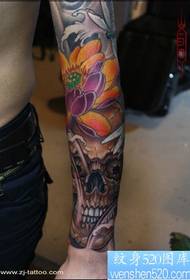 Pattern ng tattoo ng tsismis ng arm lotus