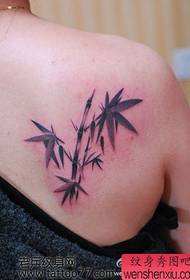 Krásný zadní bambus tetování vzor
