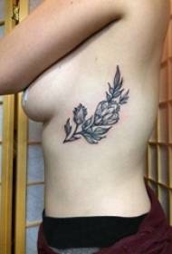 Vita laterale della ragazza sul punto nero spina linea semplice immagine creativa del tatuaggio del fiore della pianta