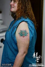 Rameno modrej lotosového tetovania