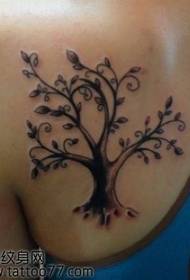 Patró popular de tatuatge d’arbres posteriors