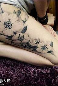 Noga beli vzorec tatoo cvetov češnje