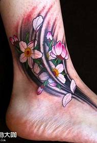 Modello tatuaggio gamba fiore di ciliegio