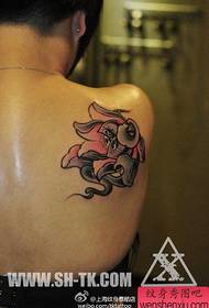 Belle spalle bellissimo e bellissimo modello di tatuaggio di loto