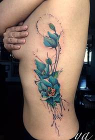 Kulay ng asul na lotus tattoo sa gilid