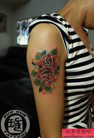 Aarm populäre Klassiker eng Schoul rose Tattoo Muster