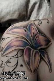 Shoulder flower tattoo pattern