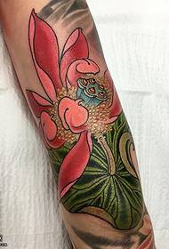 Ryškus lotoso gėlių tatuiruotės modelis