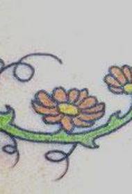 Fiori colorati, piccolo modello di tatuaggio fresco