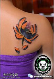 Makatotohanang pattern ng tattoo ng lotus