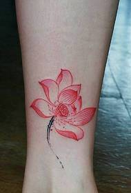 Çok sıcak ve güzel bir lotus çiçeği dövme deseni