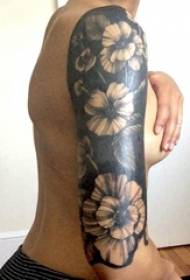 Jentas arm på svart torn plante blomster halv ermet tatoveringsbilde