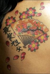 Cherry maluwa ndi zimakupiza Chinese otchulidwa Chinese kalembedwe mtundu tattoo