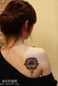 Terug zwarte lotus tattoo patroon