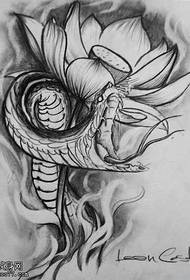 Rankraštinis juodos pilkos gyvatės lotoso tatuiruotės raštas