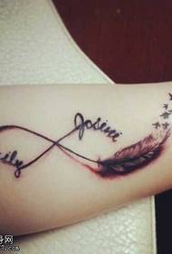 Braccio bellissimo modello di tatuaggio maschile sottile piuma