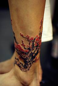 Izvrsni i lijepi uzorak tetovaže od šljive