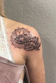 Girl's shoulder black gray sketch point thorn technique beautiful lotus tattoo picture