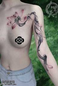 Chest lotus tattoo patroon
