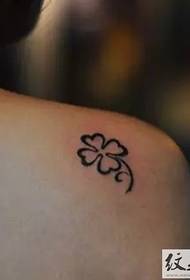 Tatuaggio fortunato quadrifoglio