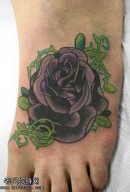 Pėdų juodos rožės tatuiruotės modelis